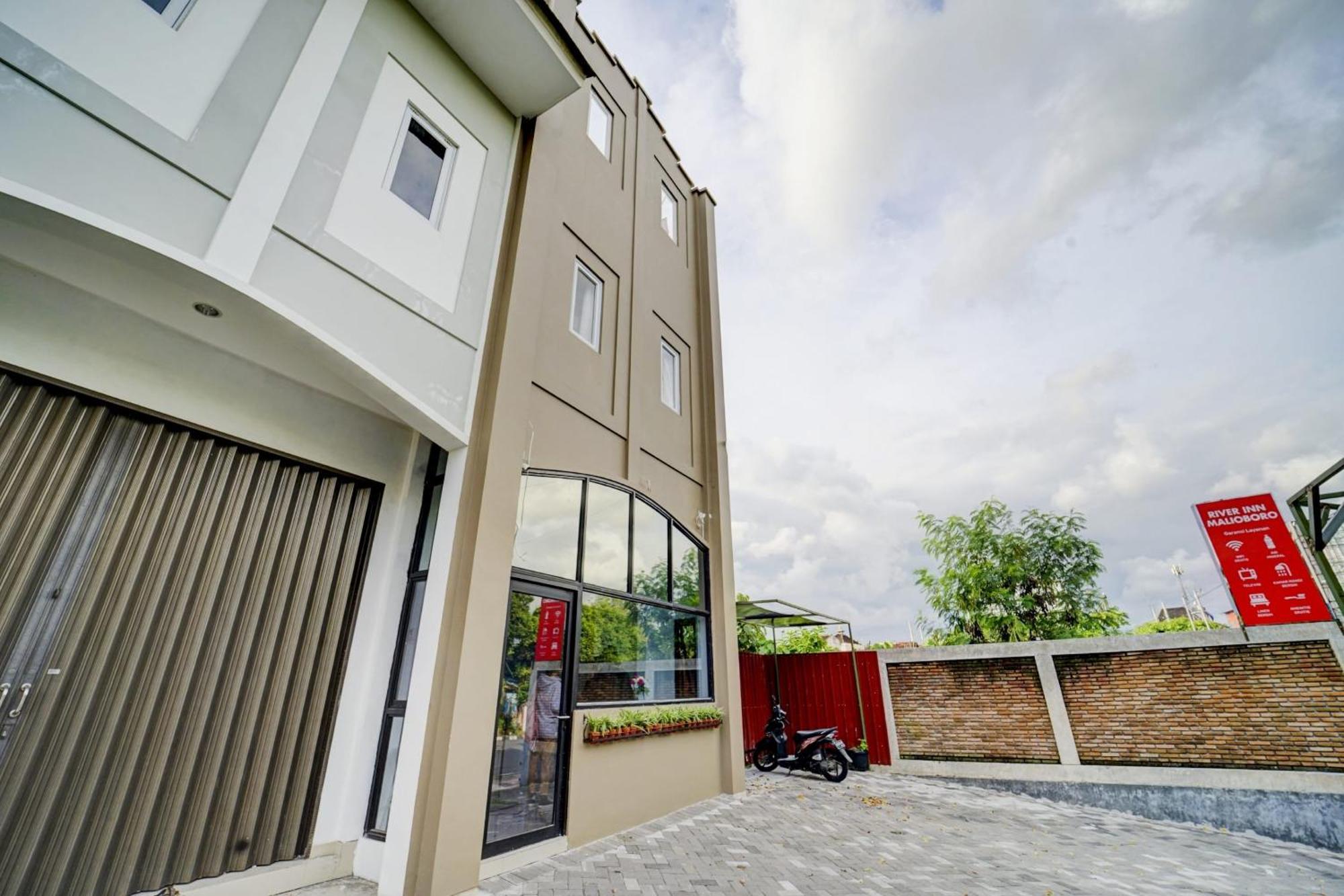 Super Oyo 90778 River Inn Malioboro Yogyakarta Kültér fotó