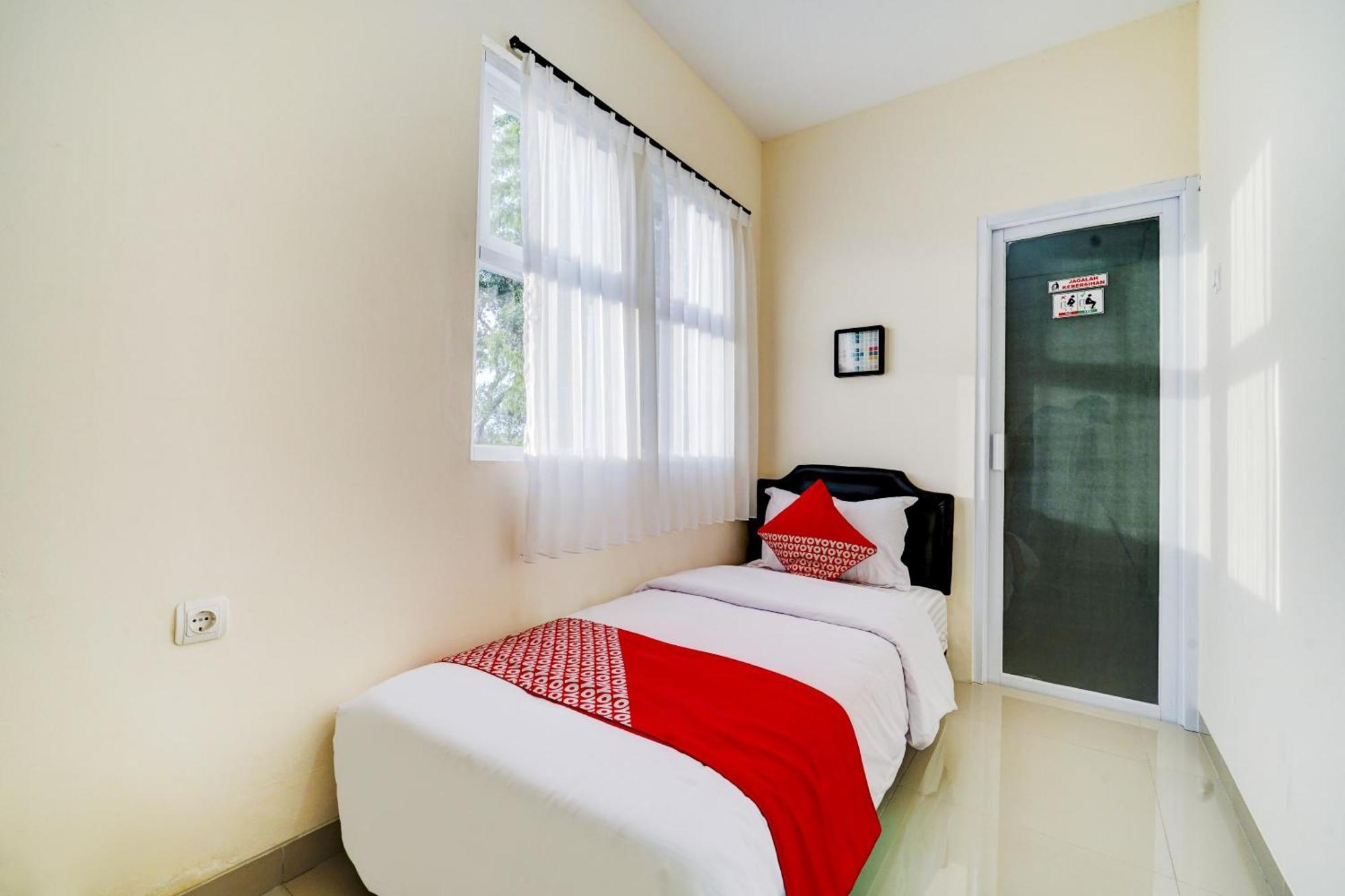 Super Oyo 90778 River Inn Malioboro Yogyakarta Kültér fotó