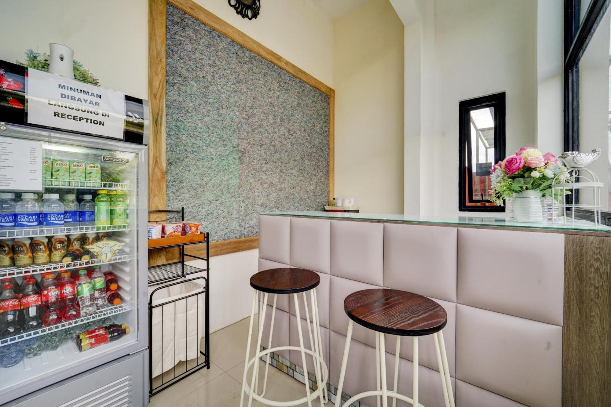 Super Oyo 90778 River Inn Malioboro Yogyakarta Kültér fotó
