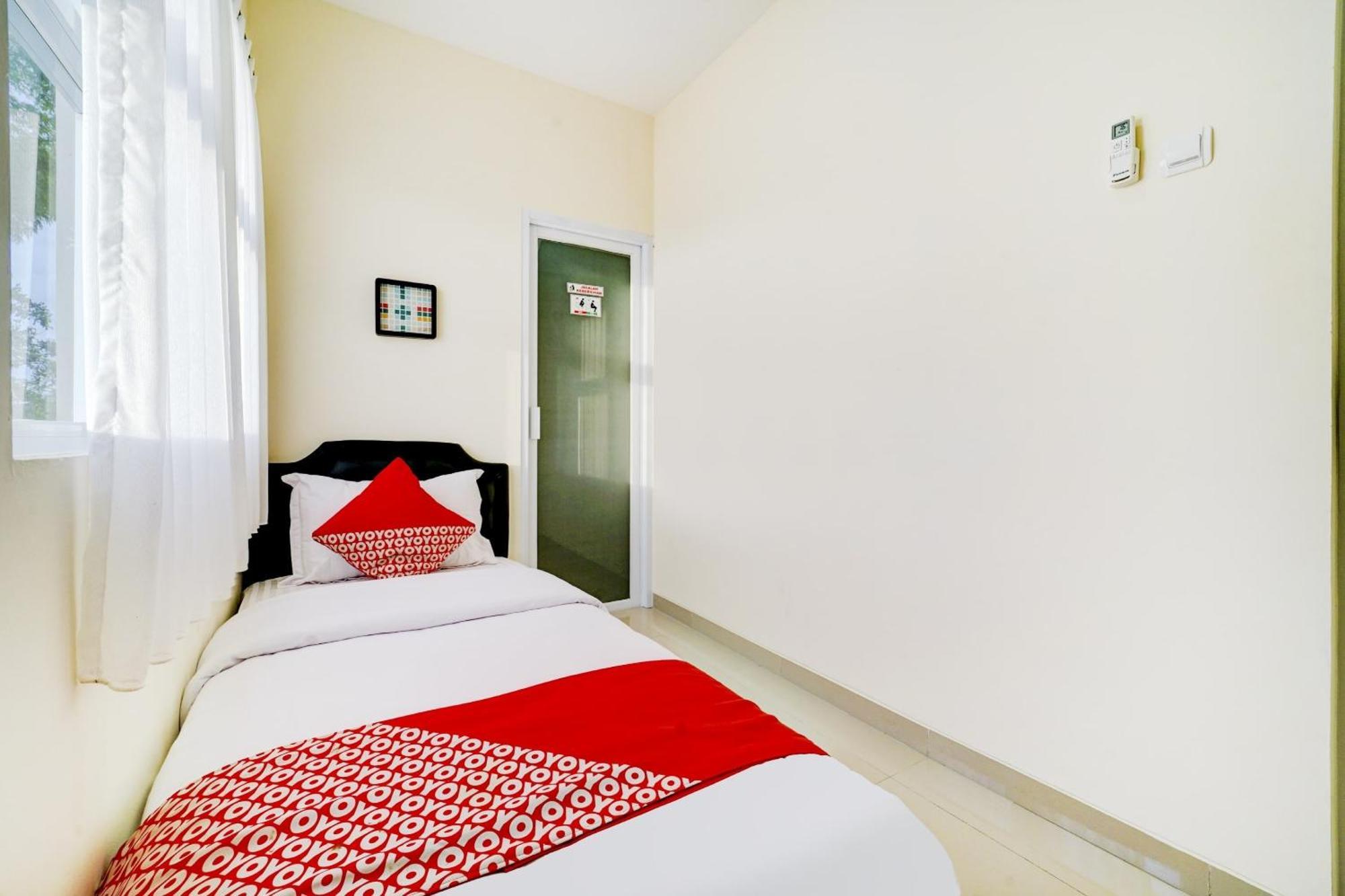 Super Oyo 90778 River Inn Malioboro Yogyakarta Kültér fotó