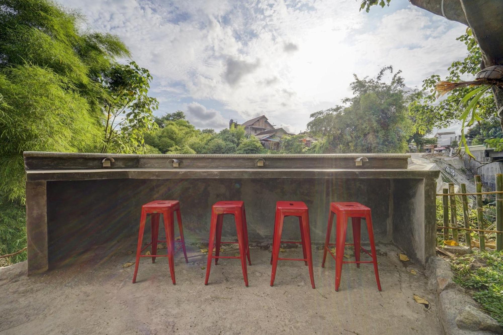 Super Oyo 90778 River Inn Malioboro Yogyakarta Kültér fotó